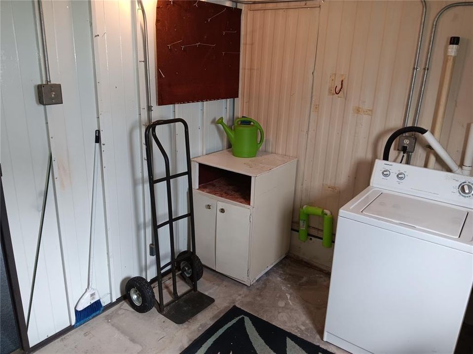 For Sale: $98,600 (2 beds, 2 baths, 972 Square Feet)
