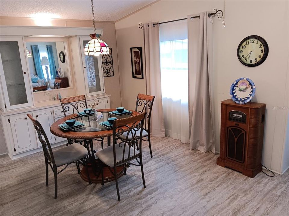 For Sale: $98,600 (2 beds, 2 baths, 972 Square Feet)