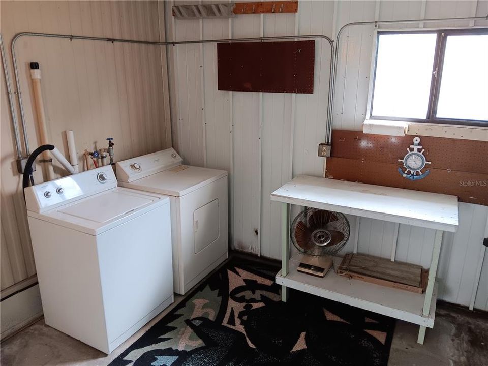 For Sale: $98,600 (2 beds, 2 baths, 972 Square Feet)
