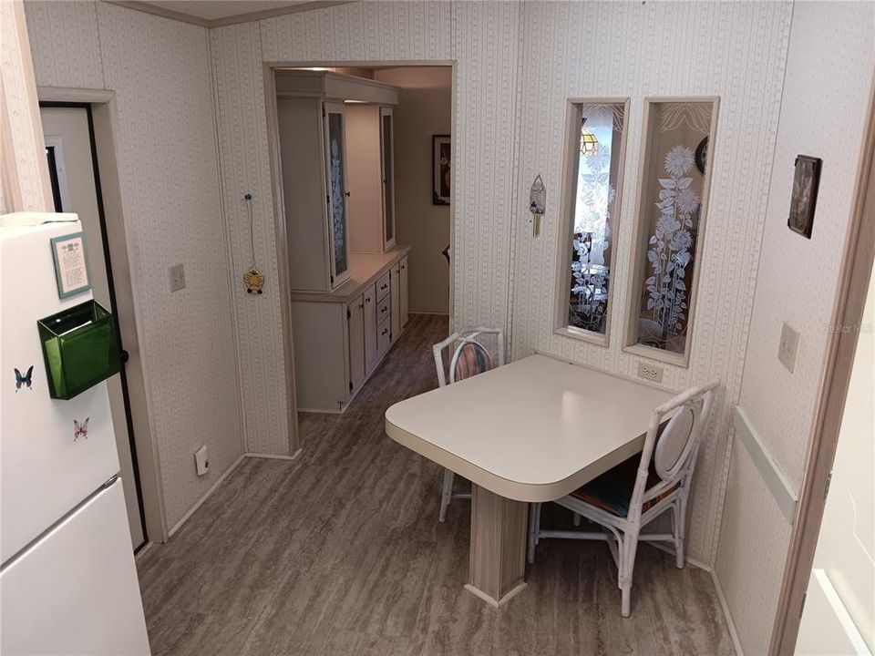 For Sale: $98,600 (2 beds, 2 baths, 972 Square Feet)