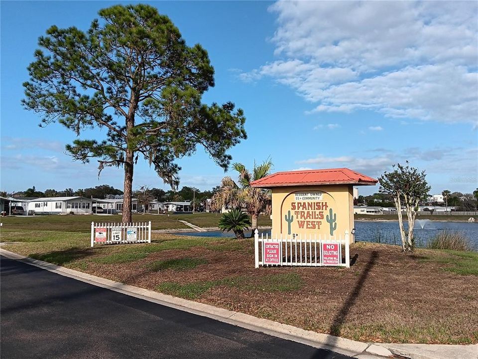 For Sale: $98,600 (2 beds, 2 baths, 972 Square Feet)