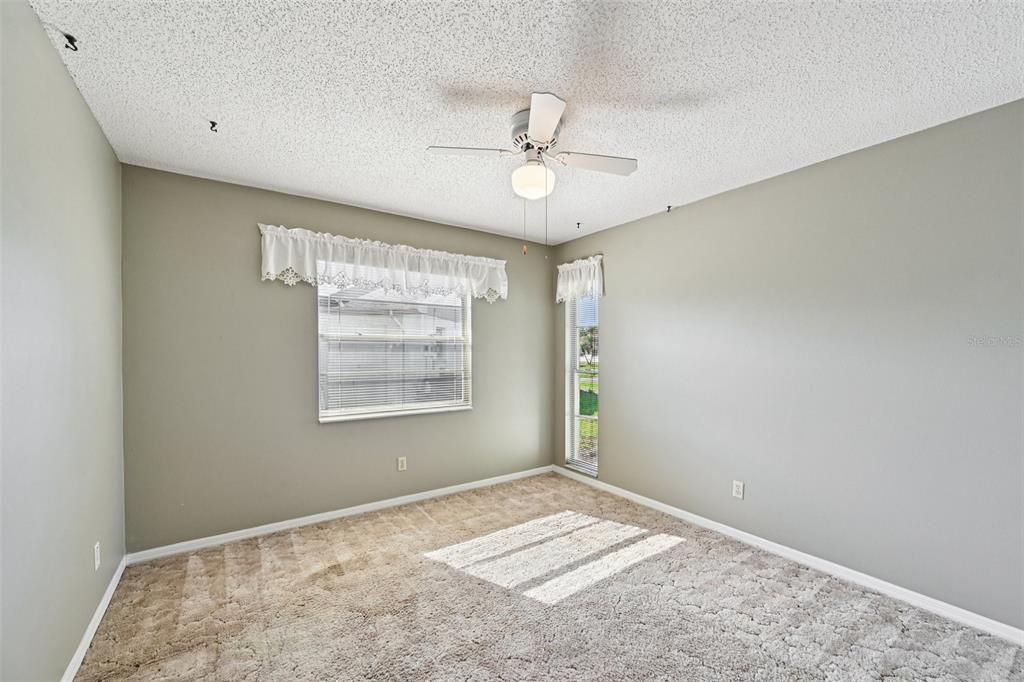 Activo con contrato: $109,900 (2 camas, 2 baños, 984 Pies cuadrados)