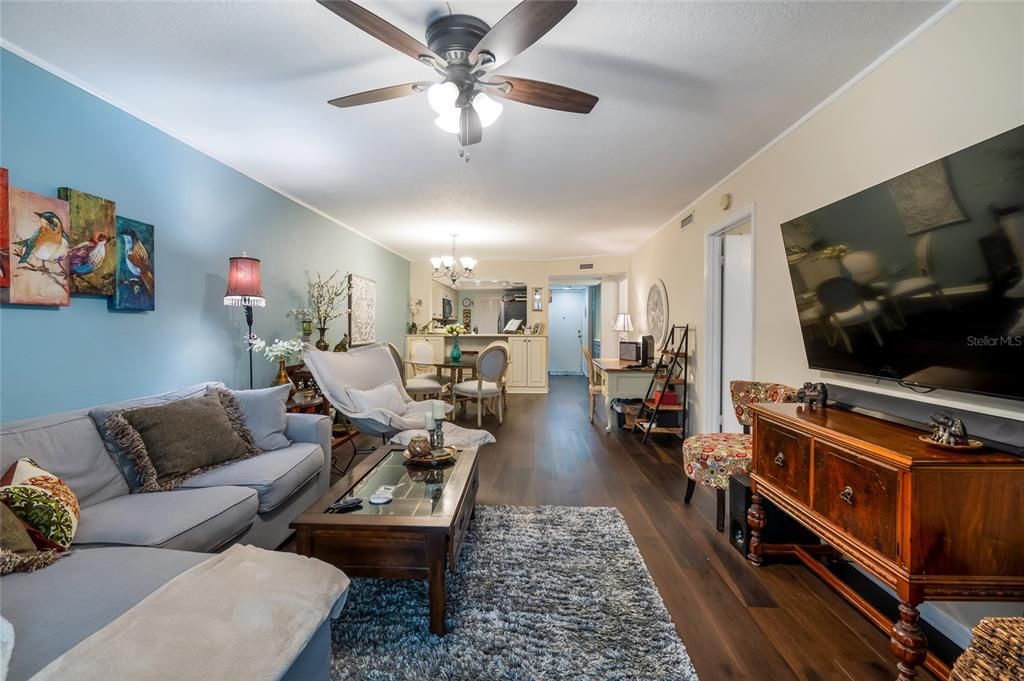 For Sale: $226,900 (2 beds, 2 baths, 970 Square Feet)