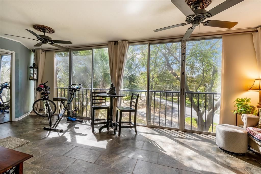 For Sale: $226,900 (2 beds, 2 baths, 970 Square Feet)