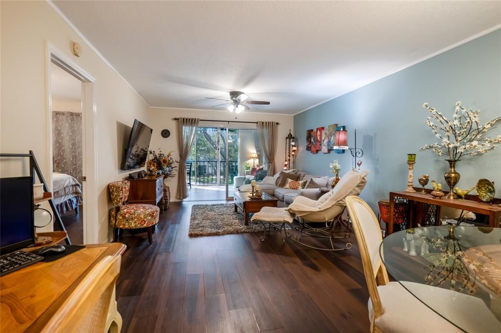 For Sale: $226,900 (2 beds, 2 baths, 970 Square Feet)