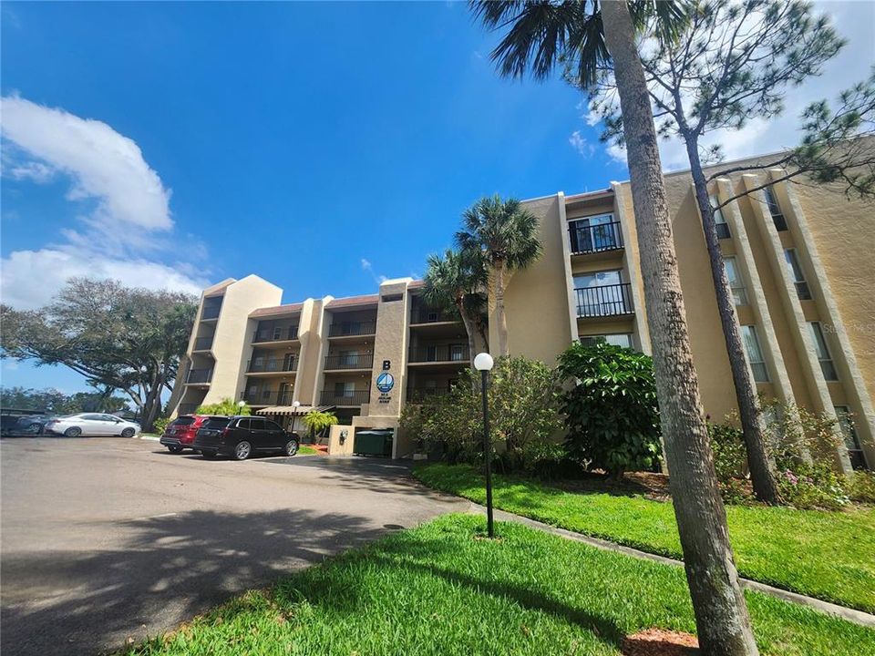 For Sale: $226,900 (2 beds, 2 baths, 970 Square Feet)