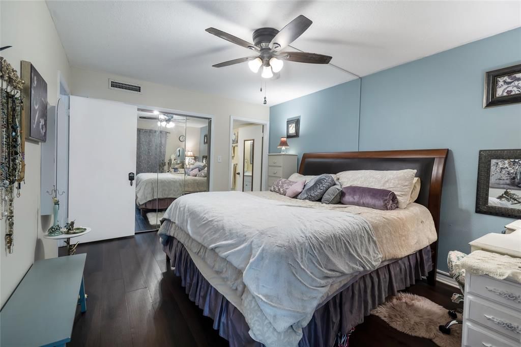 For Sale: $226,900 (2 beds, 2 baths, 970 Square Feet)