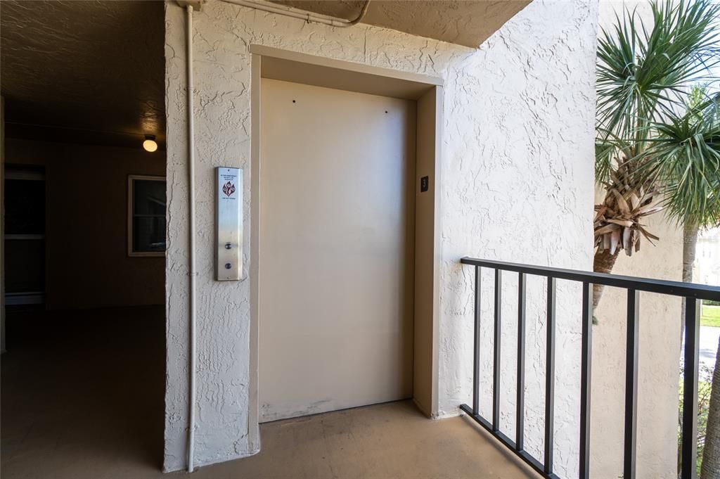 For Sale: $226,900 (2 beds, 2 baths, 970 Square Feet)