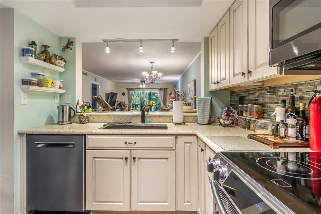 For Sale: $226,900 (2 beds, 2 baths, 970 Square Feet)