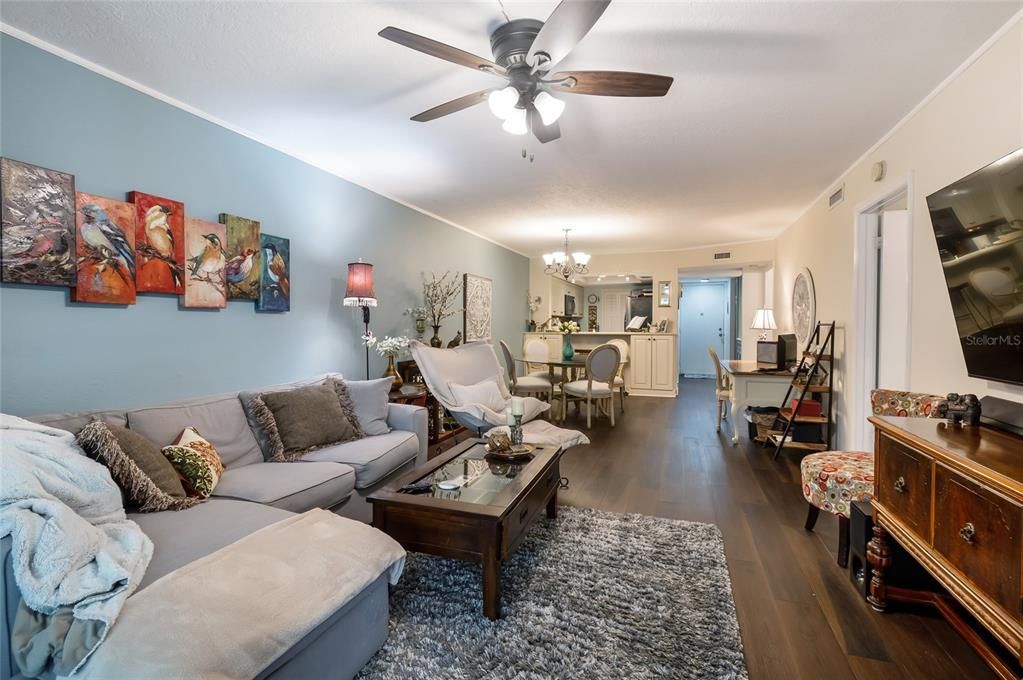 For Sale: $226,900 (2 beds, 2 baths, 970 Square Feet)