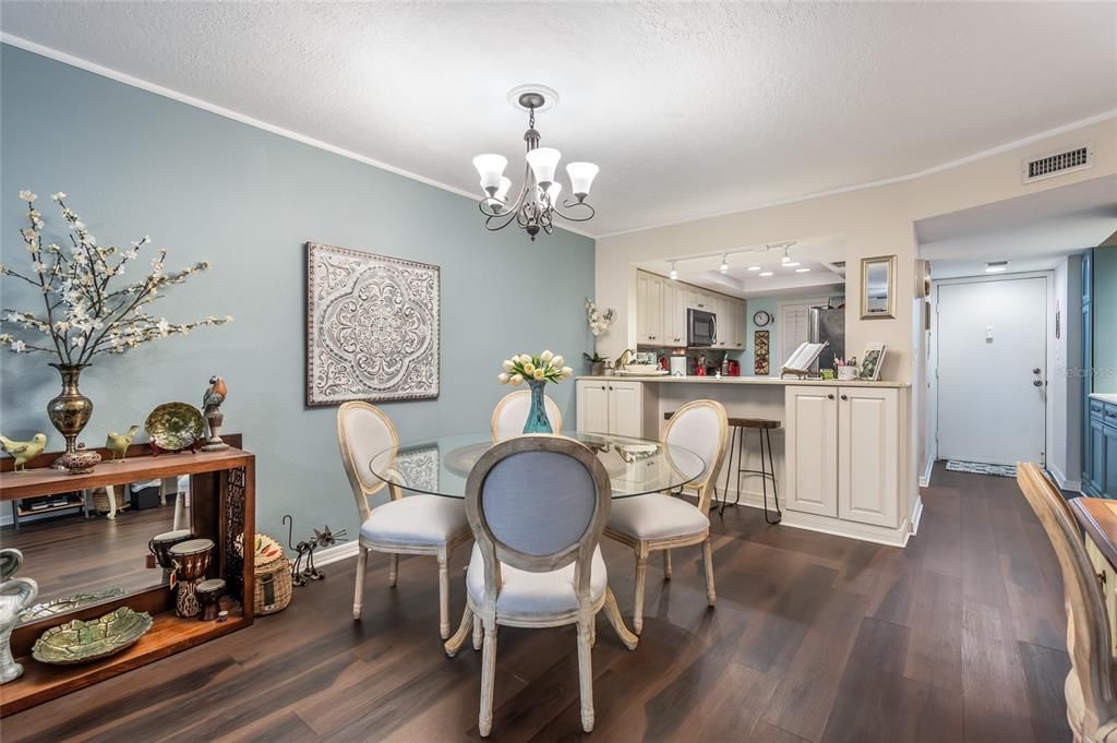 For Sale: $226,900 (2 beds, 2 baths, 970 Square Feet)