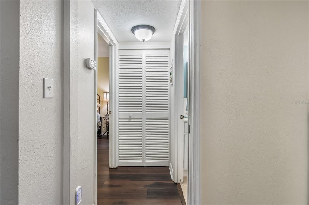 For Sale: $226,900 (2 beds, 2 baths, 970 Square Feet)