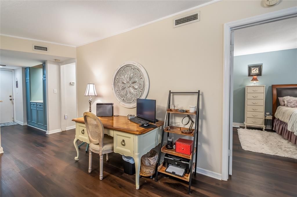 For Sale: $226,900 (2 beds, 2 baths, 970 Square Feet)