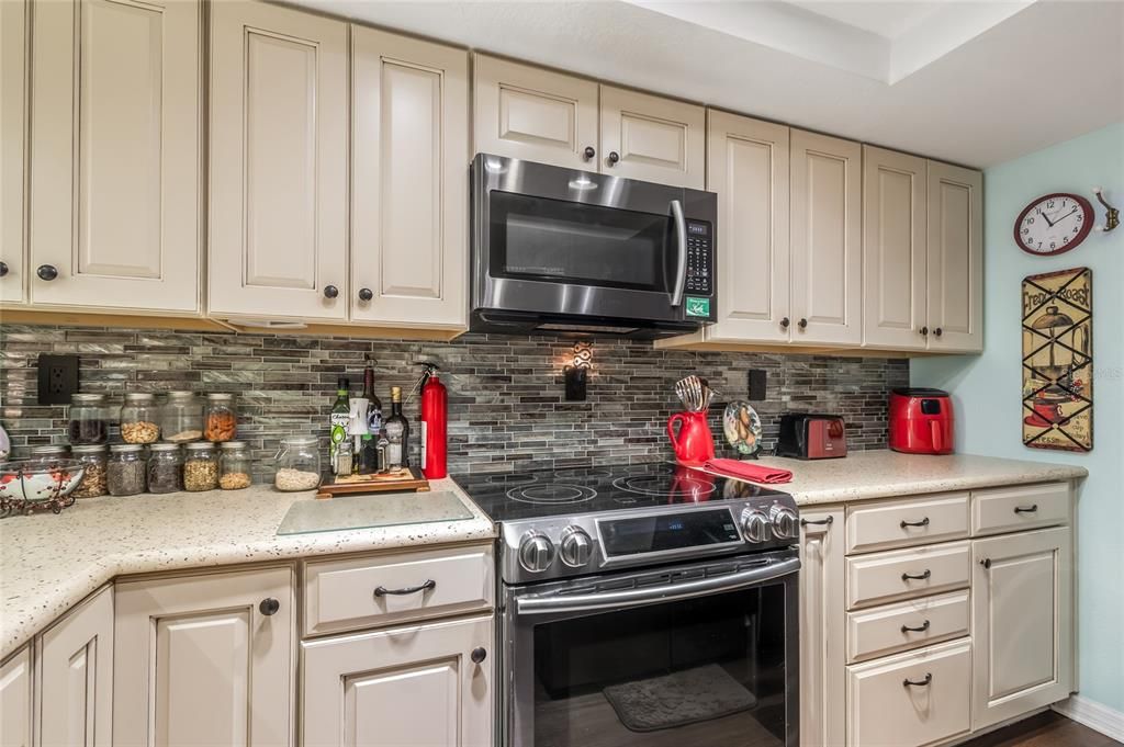 For Sale: $226,900 (2 beds, 2 baths, 970 Square Feet)