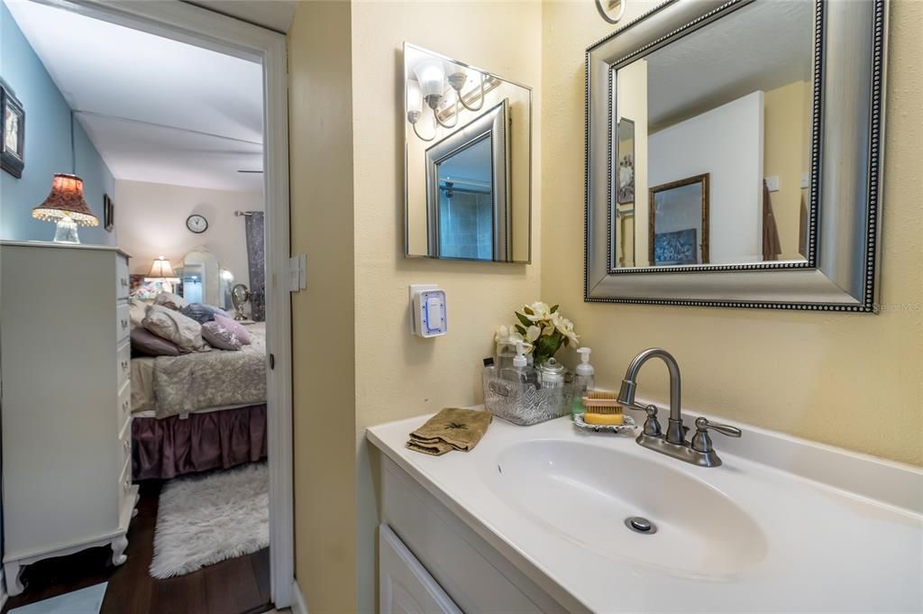 For Sale: $226,900 (2 beds, 2 baths, 970 Square Feet)