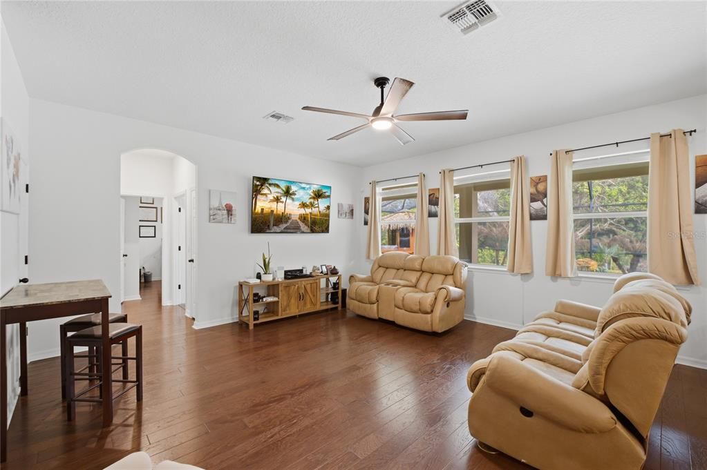 En Venta: $735,000 (6 camas, 4 baños, 3061 Pies cuadrados)