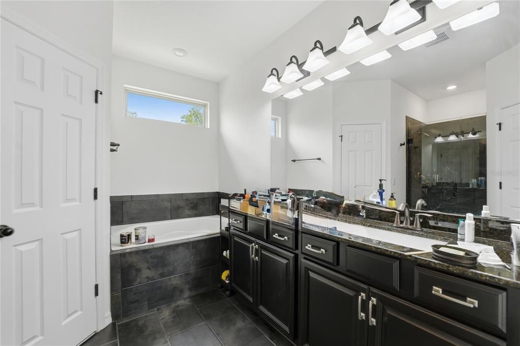 En Venta: $735,000 (6 camas, 4 baños, 3061 Pies cuadrados)