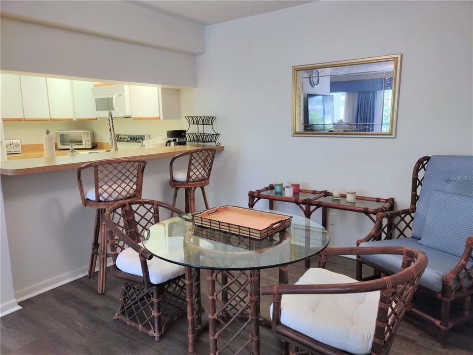 For Rent: $1,825 (2 beds, 2 baths, 888 Square Feet)