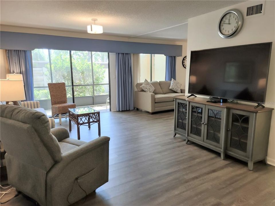 For Rent: $1,825 (2 beds, 2 baths, 888 Square Feet)