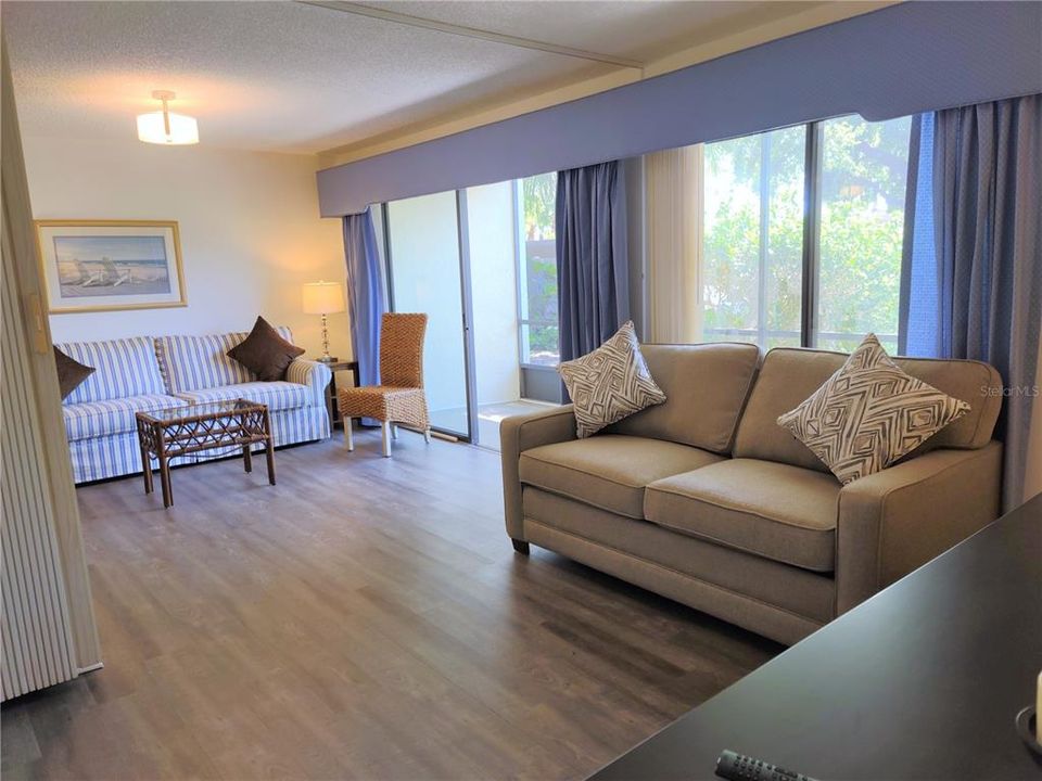 For Rent: $1,825 (2 beds, 2 baths, 888 Square Feet)