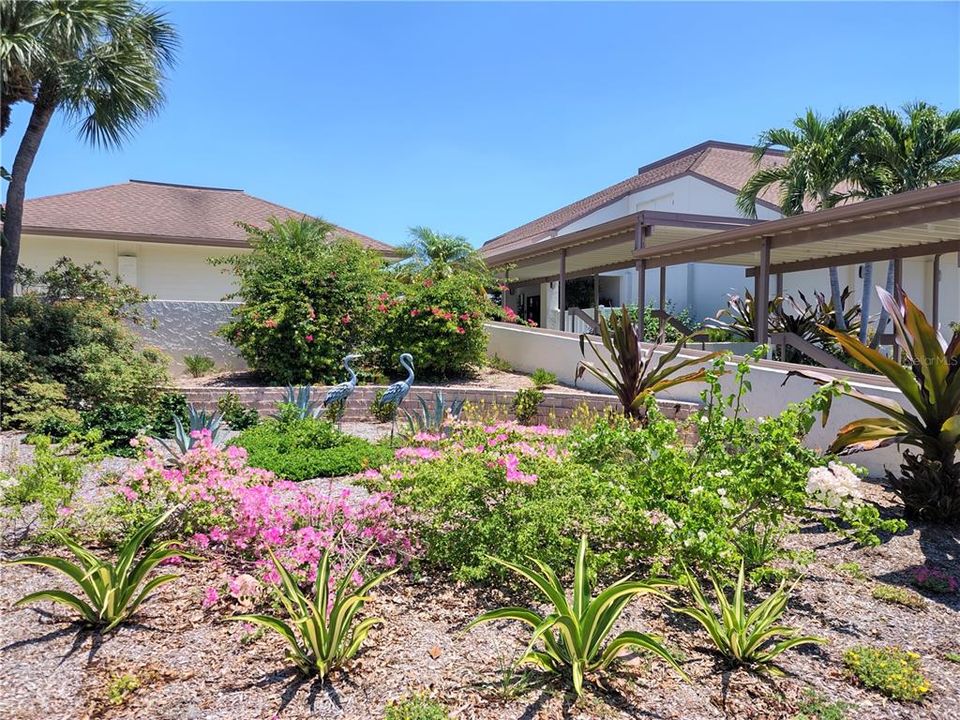 For Rent: $1,825 (2 beds, 2 baths, 888 Square Feet)
