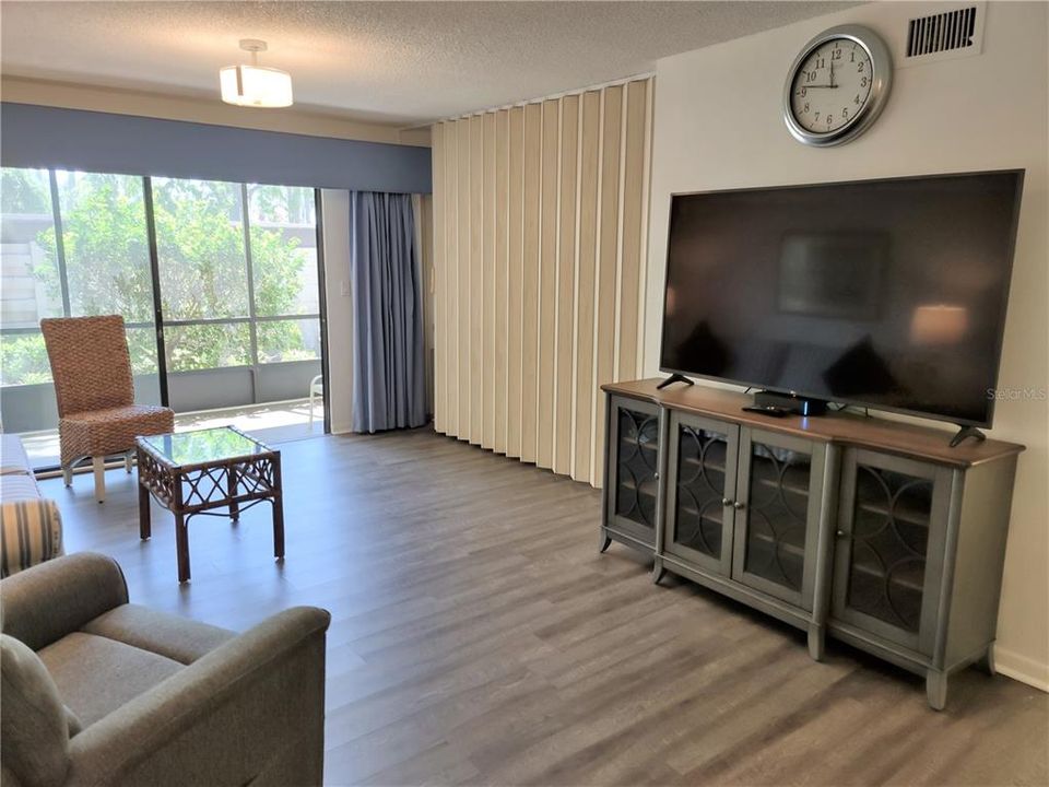 For Rent: $1,825 (2 beds, 2 baths, 888 Square Feet)