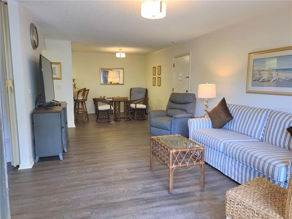 For Rent: $1,825 (2 beds, 2 baths, 888 Square Feet)