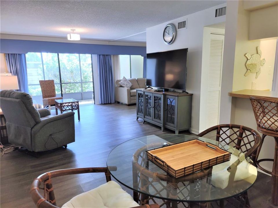 For Rent: $1,825 (2 beds, 2 baths, 888 Square Feet)