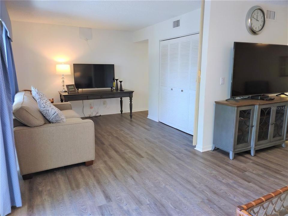 For Rent: $1,825 (2 beds, 2 baths, 888 Square Feet)