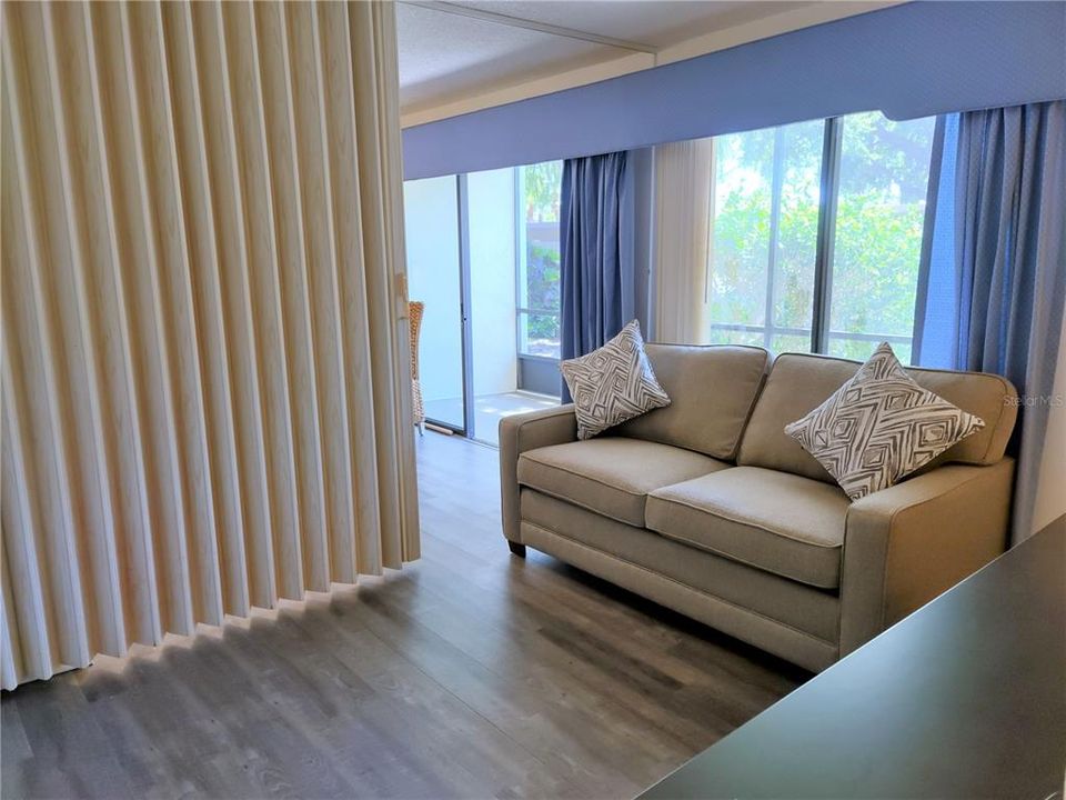 For Rent: $1,825 (2 beds, 2 baths, 888 Square Feet)