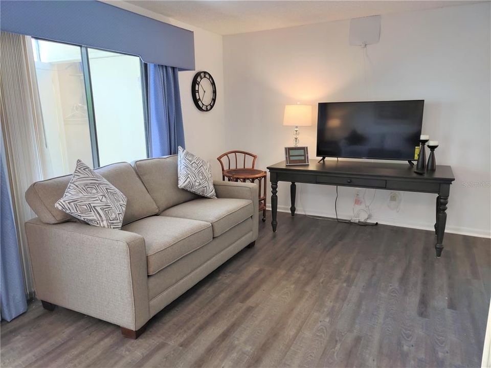 For Rent: $1,825 (2 beds, 2 baths, 888 Square Feet)