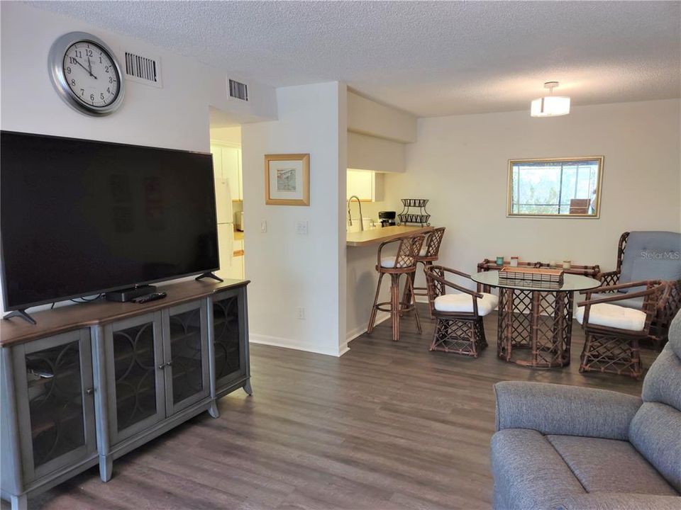 For Rent: $1,825 (2 beds, 2 baths, 888 Square Feet)