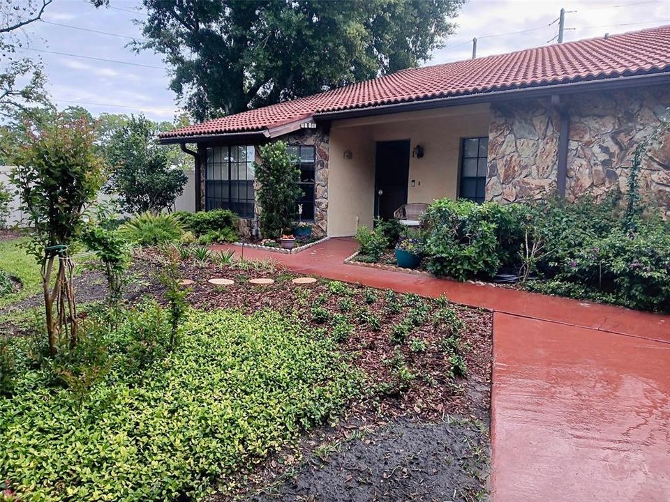 Active With Contract: $140,000 (2 beds, 2 baths, 1270 Square Feet)