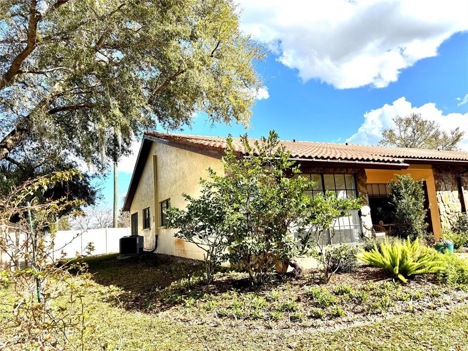 Active With Contract: $140,000 (2 beds, 2 baths, 1270 Square Feet)
