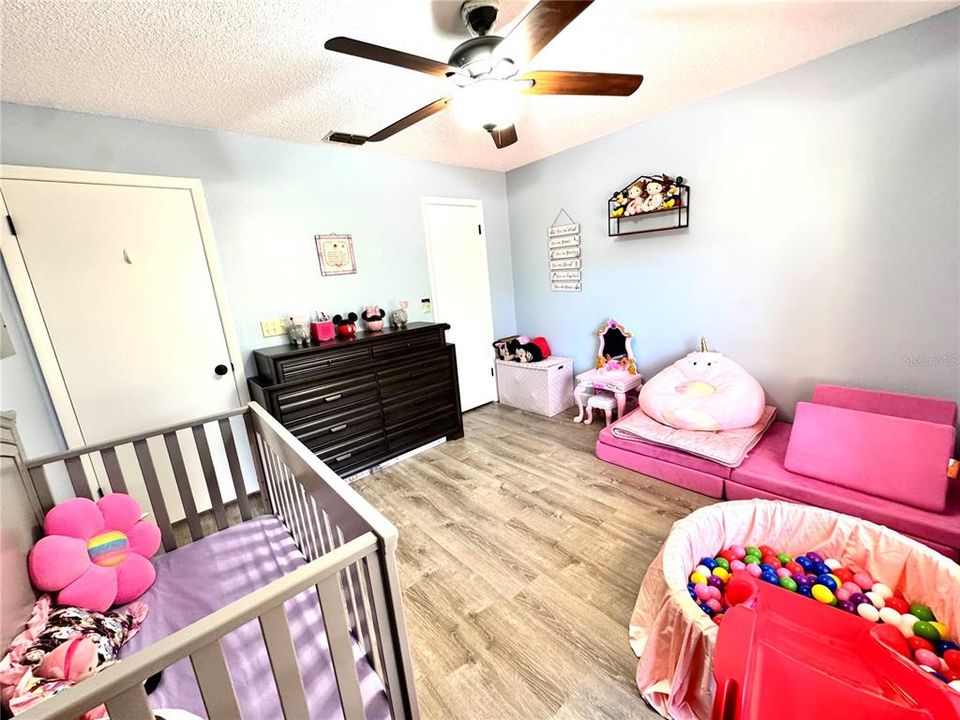 Active With Contract: $140,000 (2 beds, 2 baths, 1270 Square Feet)