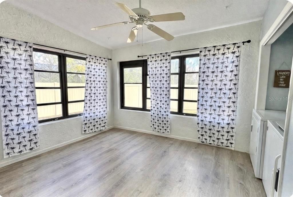 Active With Contract: $140,000 (2 beds, 2 baths, 1270 Square Feet)