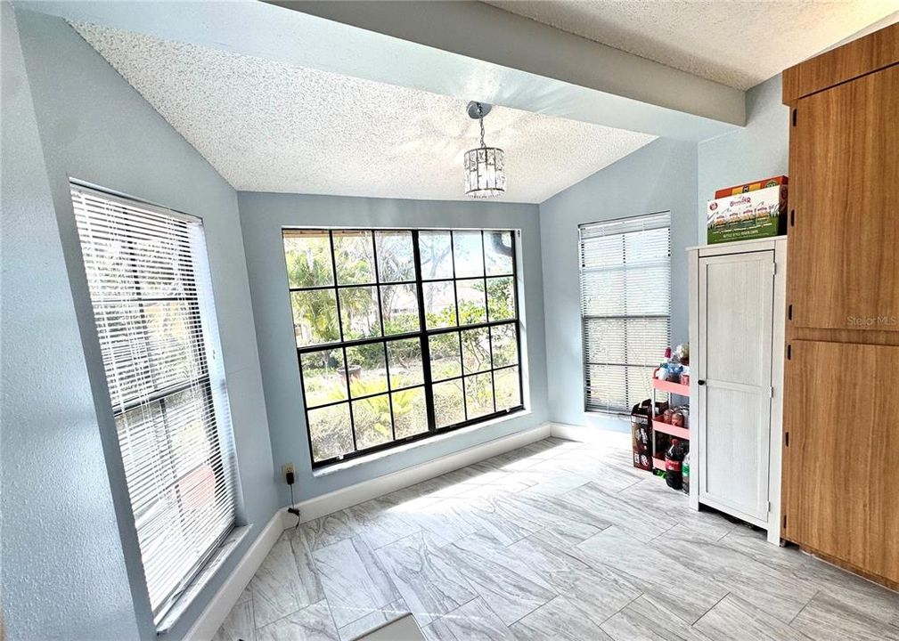 Active With Contract: $140,000 (2 beds, 2 baths, 1270 Square Feet)