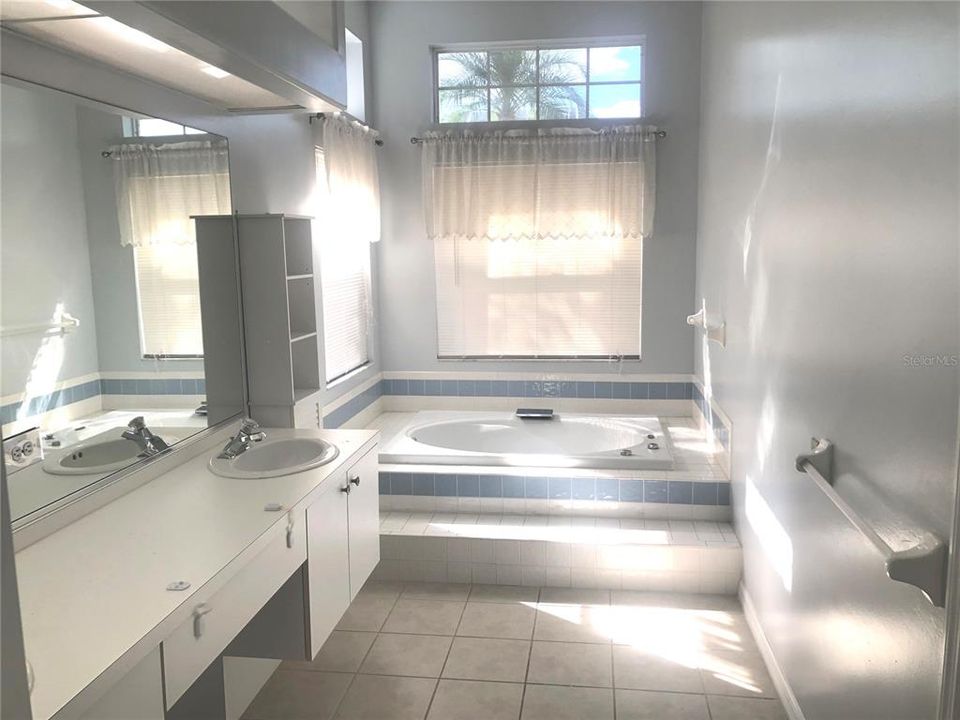 For Rent: $2,300 (2 beds, 2 baths, 1817 Square Feet)