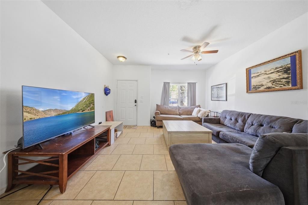En Venta: $215,000 (2 camas, 2 baños, 1236 Pies cuadrados)