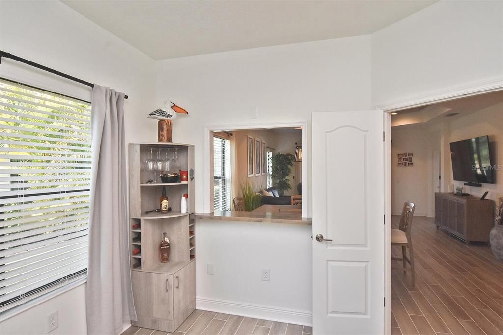 Под контрактом: $475,000 (3 спален, 2 ванн, 1845 Квадратных фут)