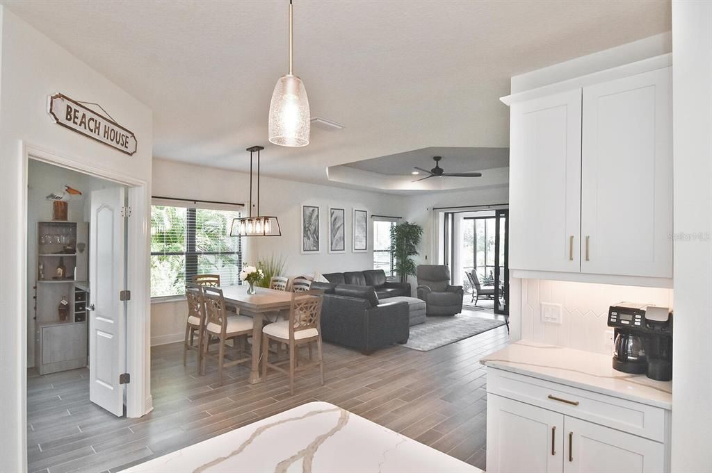 Под контрактом: $475,000 (3 спален, 2 ванн, 1845 Квадратных фут)