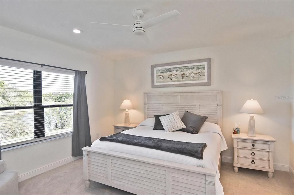 Под контрактом: $475,000 (3 спален, 2 ванн, 1845 Квадратных фут)