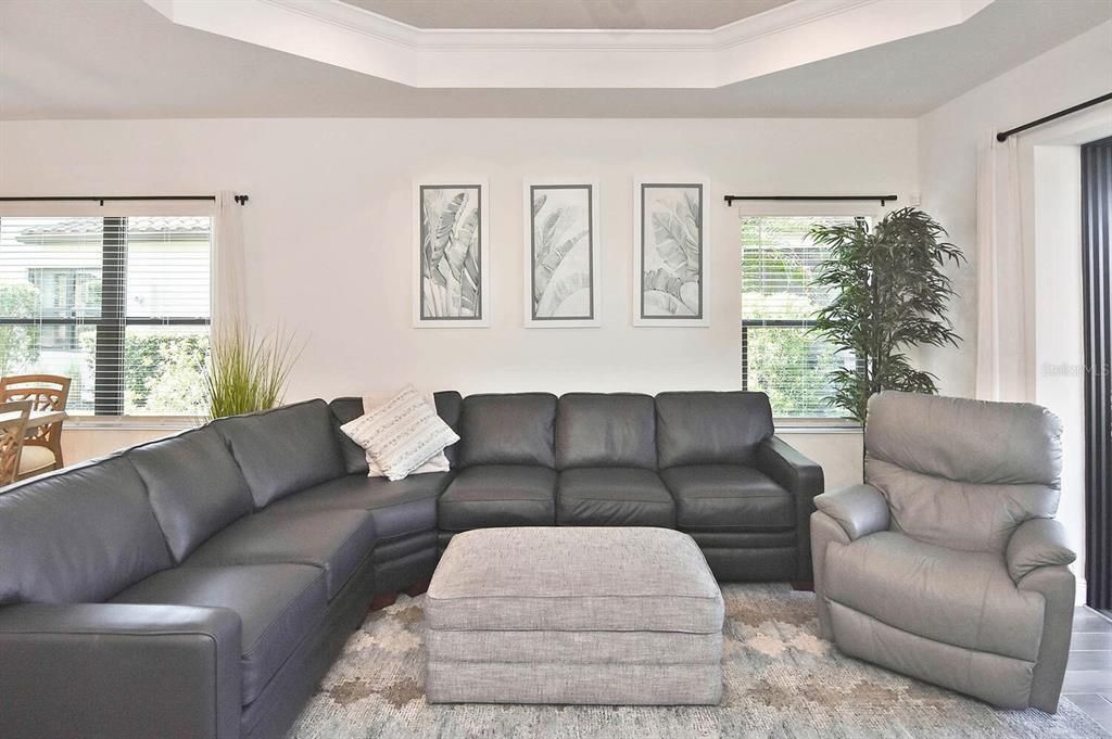 Под контрактом: $475,000 (3 спален, 2 ванн, 1845 Квадратных фут)