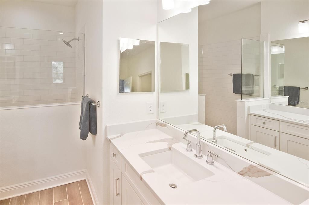 Под контрактом: $475,000 (3 спален, 2 ванн, 1845 Квадратных фут)