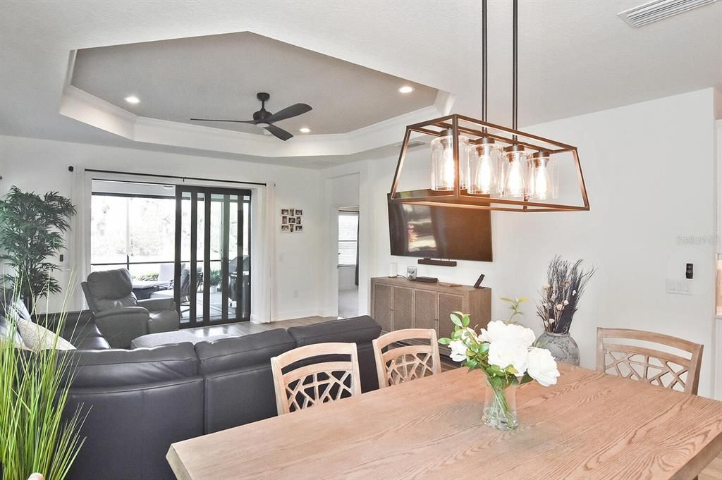 Под контрактом: $475,000 (3 спален, 2 ванн, 1845 Квадратных фут)