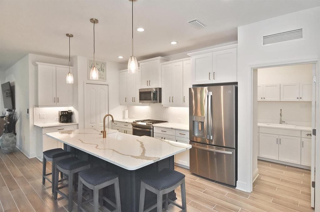 Под контрактом: $475,000 (3 спален, 2 ванн, 1845 Квадратных фут)