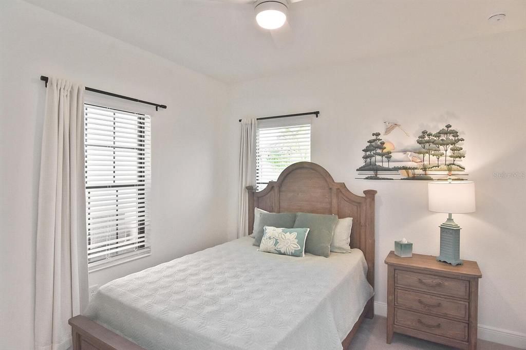 Под контрактом: $475,000 (3 спален, 2 ванн, 1845 Квадратных фут)