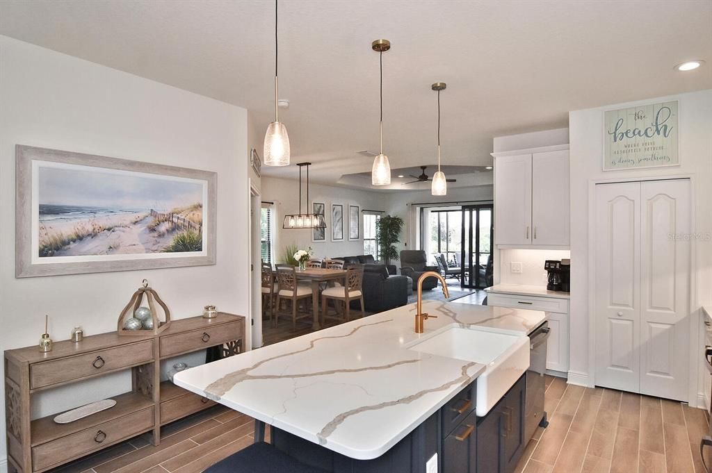 Под контрактом: $475,000 (3 спален, 2 ванн, 1845 Квадратных фут)