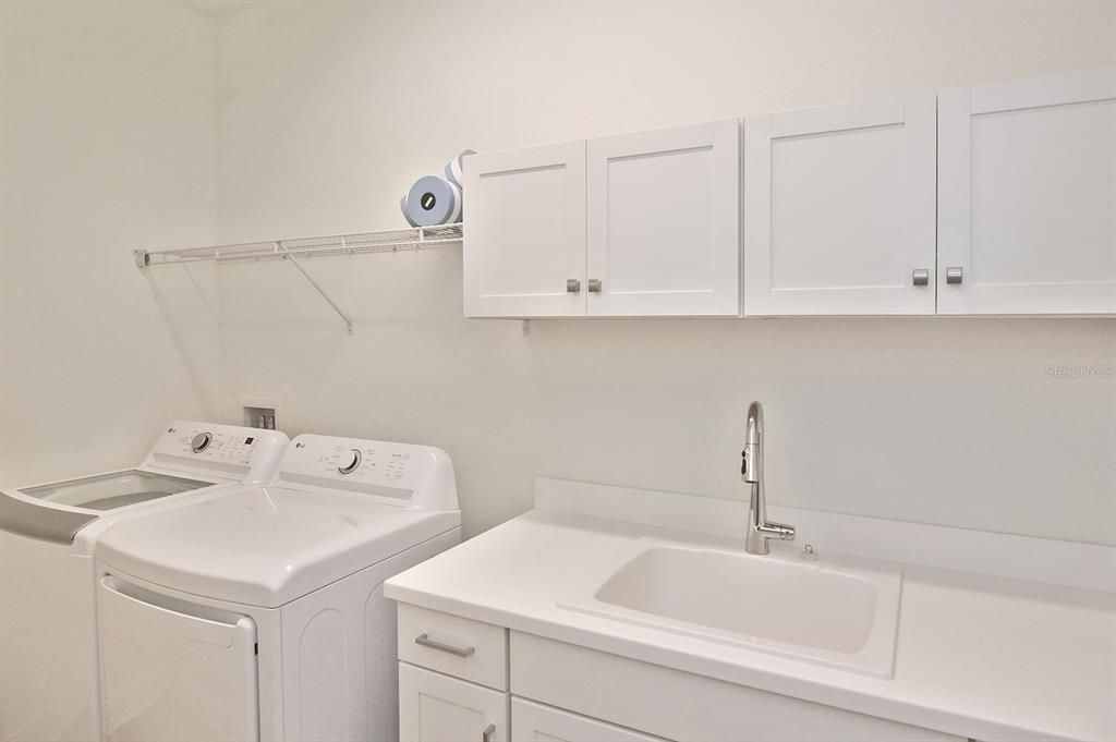 Под контрактом: $475,000 (3 спален, 2 ванн, 1845 Квадратных фут)