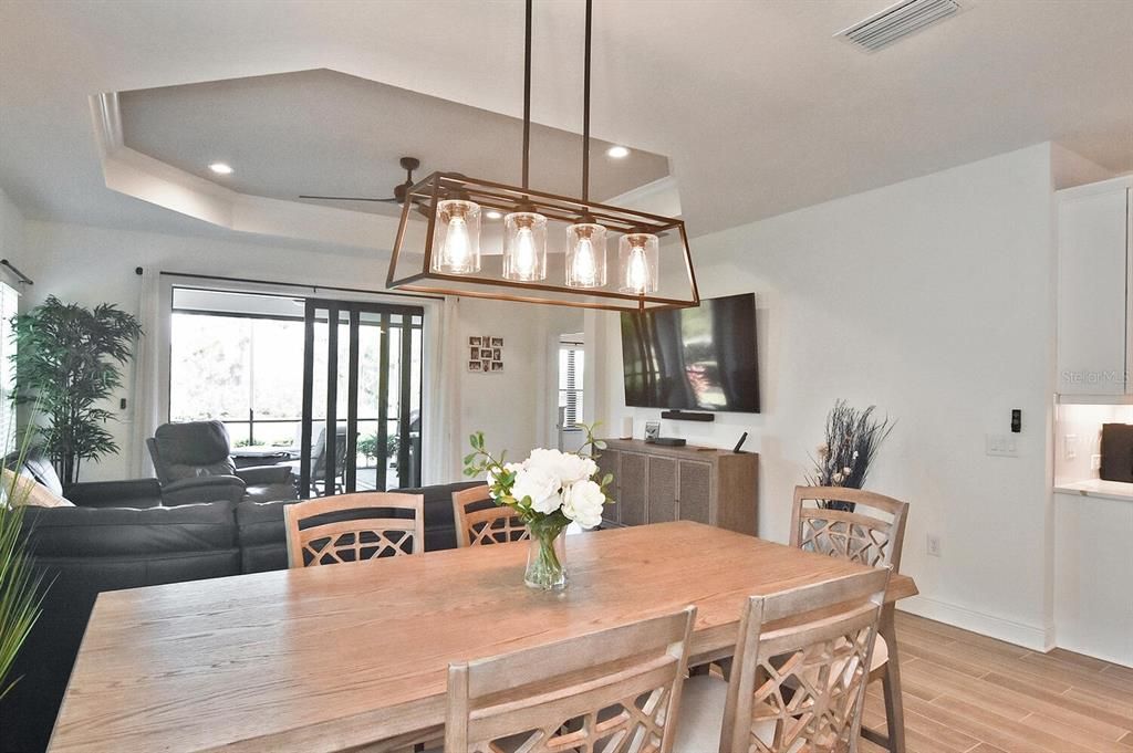 Под контрактом: $475,000 (3 спален, 2 ванн, 1845 Квадратных фут)